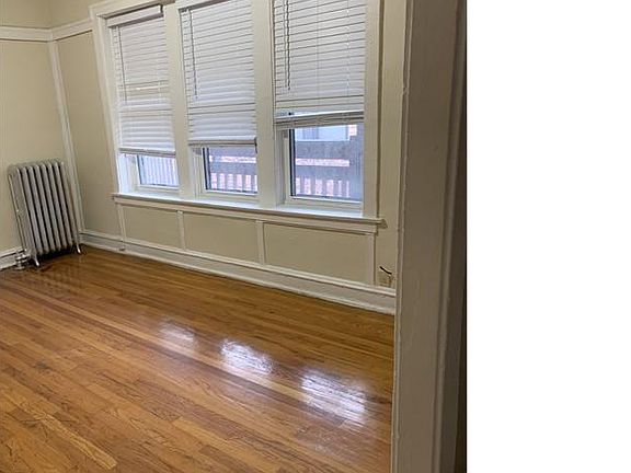 5th image of 6954 S Paxton Ave APT 1B
