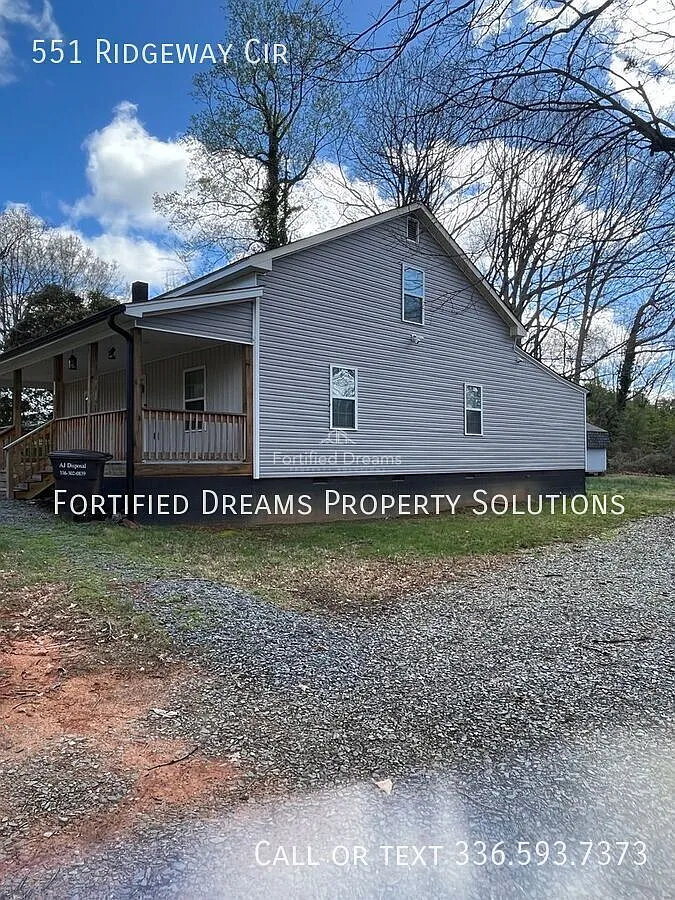 Furnished Mid-Term Home in Asheboro, 4BR/3BA, WiFi & All Utilities Included — Photo 2