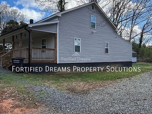 2nd image of 551 Ridgeway Cir