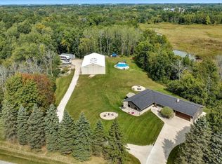 7572 Garvey Rd, Hartford, WI 53027
