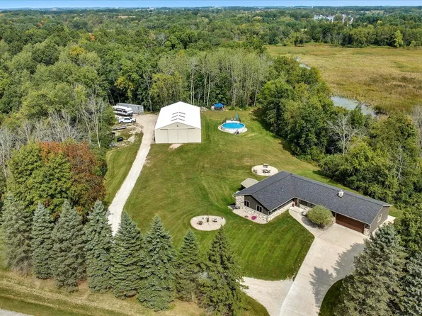 7572 Garvey ROAD, Hartford, WI 53027