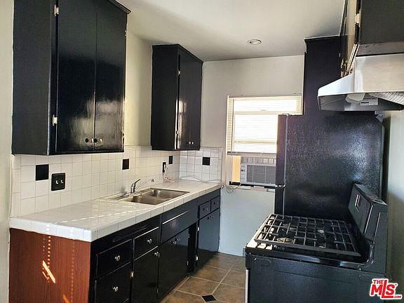 5th image of 1059 S Norton Ave APT 10
