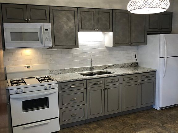 2nd image of 1019 22nd St Unit 1