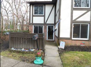725 Blue Ridge Dr, Medford, NY 11763
