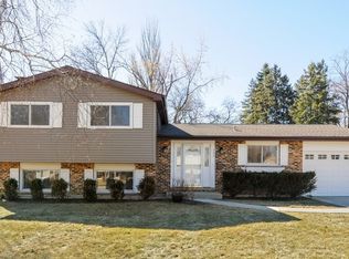 735 W Gettysburg Dr, Arlington Heights, IL 60004