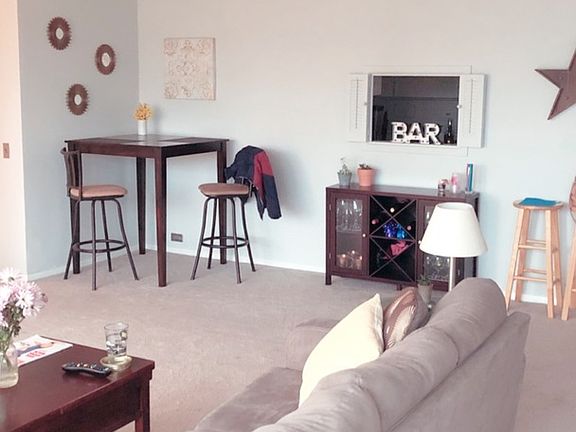5th image of 330 W Diversey Pkwy APT 1408