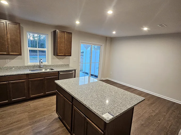 2032 Lewis Creek Cir NE — Photo 8