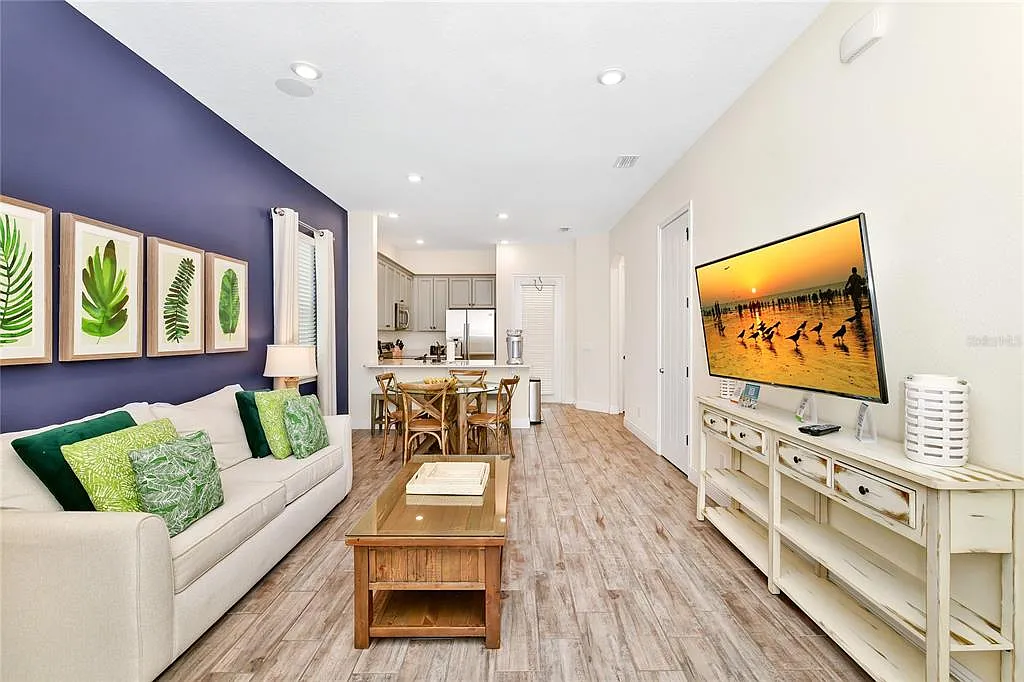 2 bed, 2.5 bath, 1305 sqft, $3,300 — Photo 3
