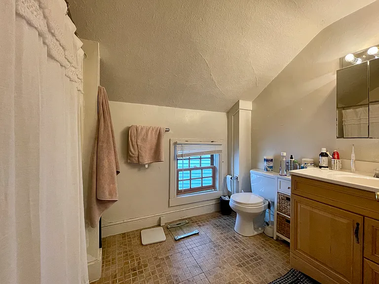 375 Thayer St #1 — Photo 20