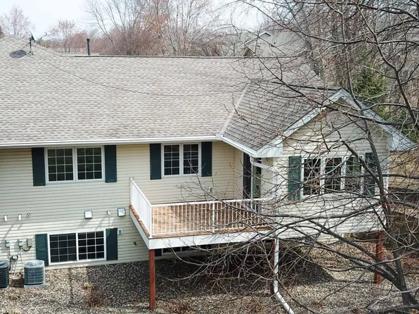 934 Woodland Dr, Saint Paul, MN 55115