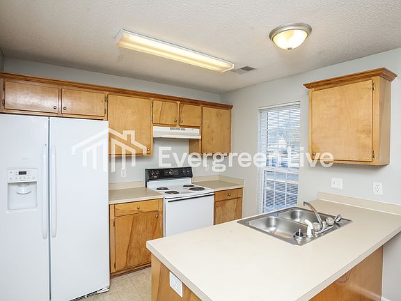 2nd image of 6 Danrock Ct