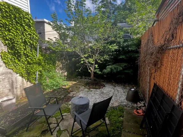 533 Pierce St, Philadelphia, PA 19148