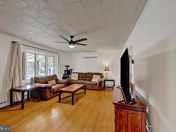 4th image of 81 E College Ave