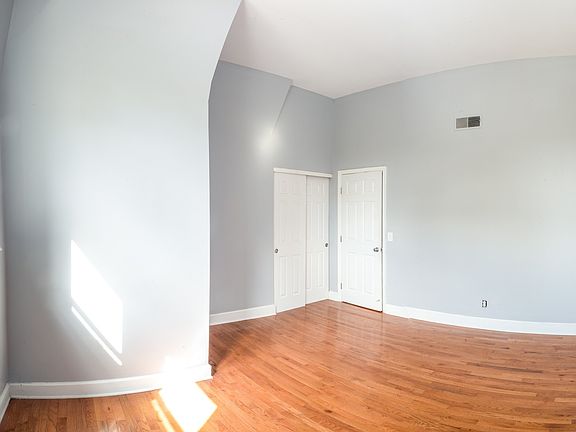 4th image of 2154 Sinton Ave #4