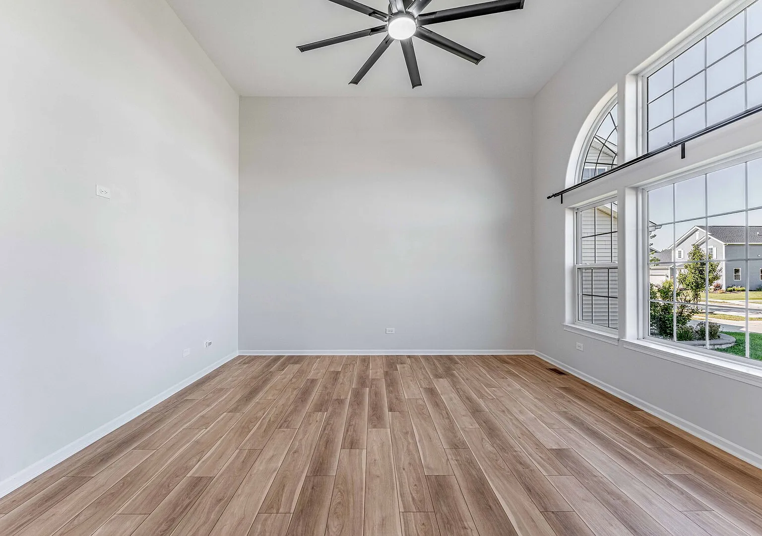5 bed, 2088 sqft, $3,500 — Photo 4