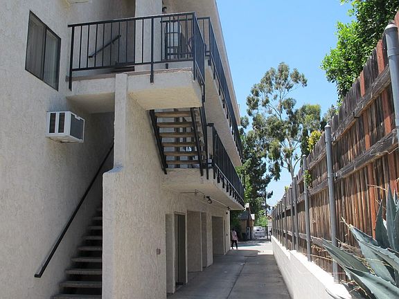 2nd image of 518 Porter St APT 1