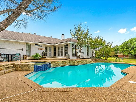 4th image of 913 Meadow Dr