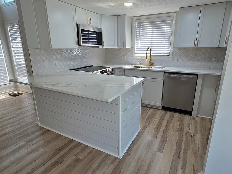 1906 Edge Dr — Photo 1