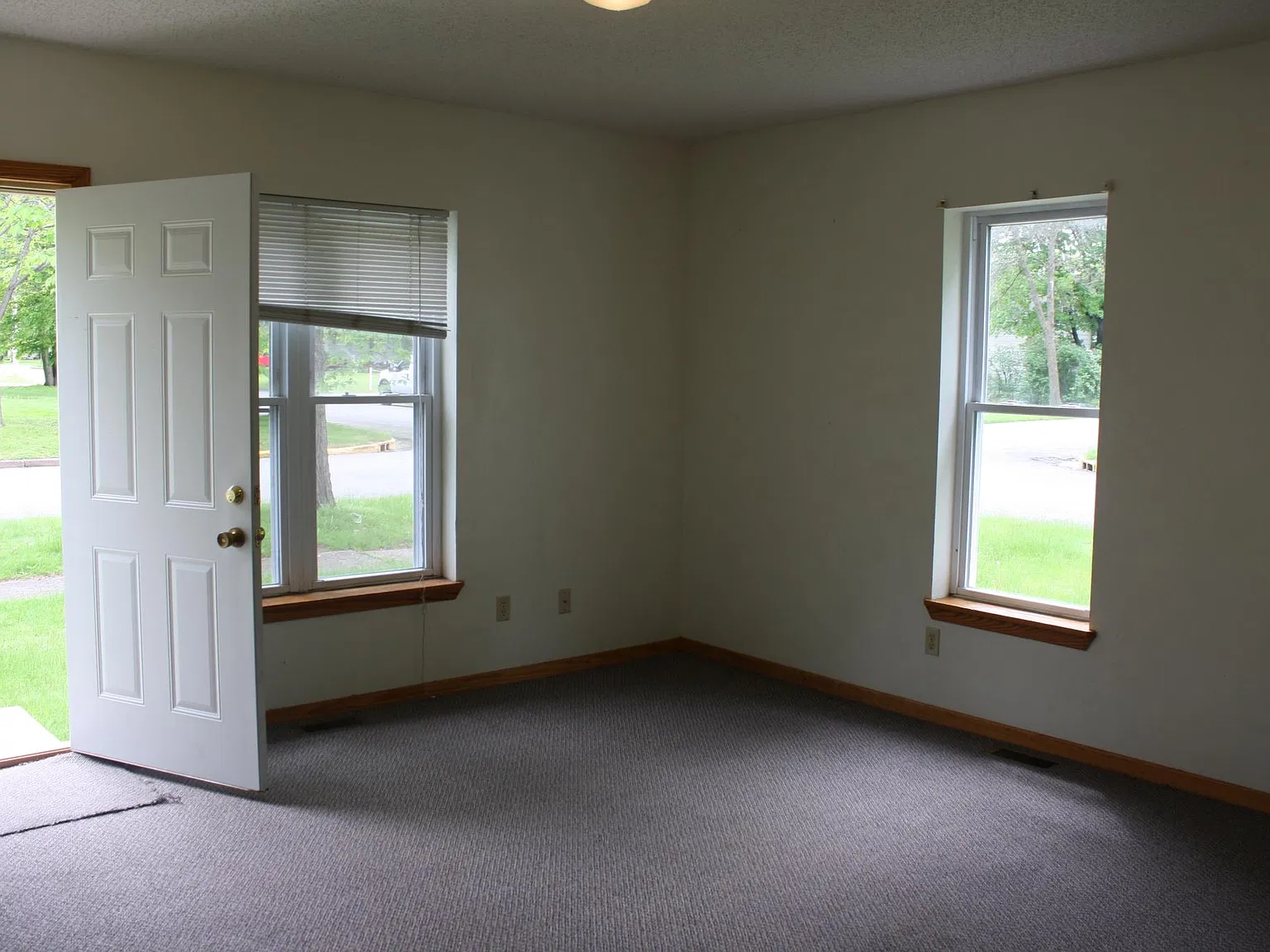 5 bed, 2000 sqft, $2,000 — Photo 2