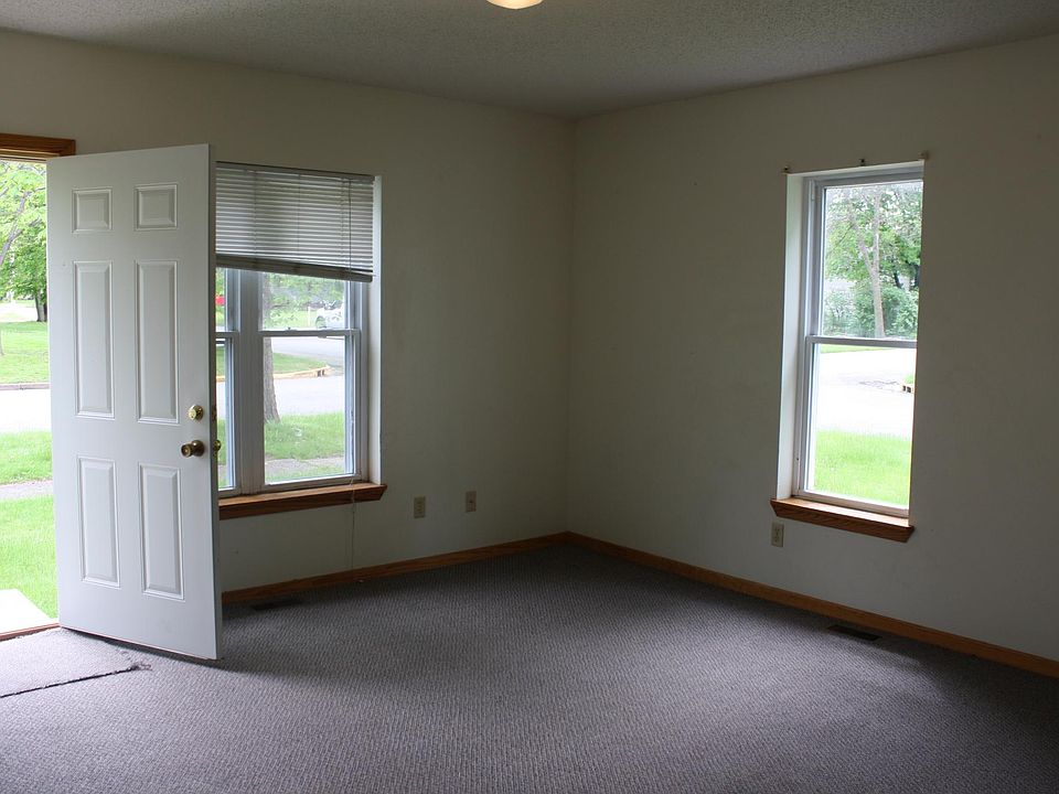 2nd image of 1623 7th St E