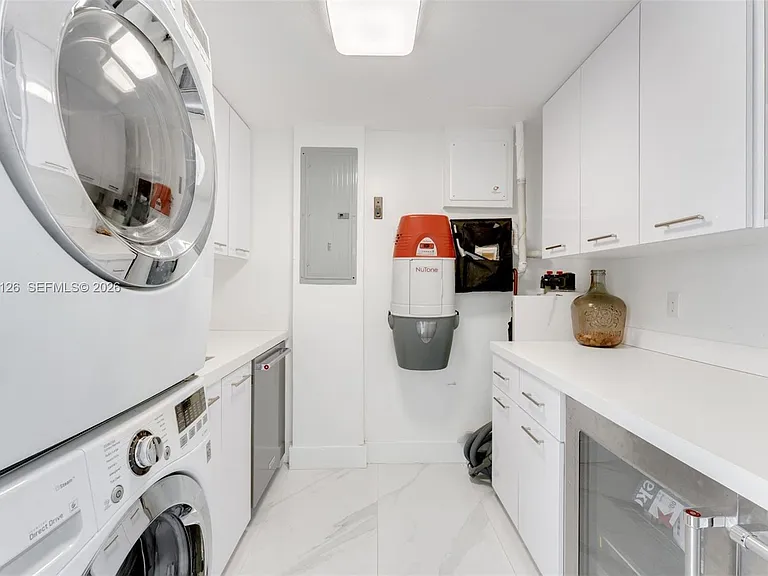 3560 W Fairview St — Photo 18
