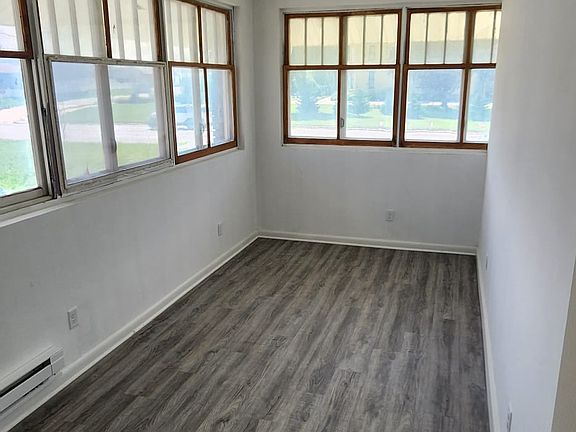 5th image of 402 N Maryville St #1