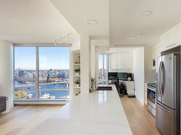 3rd image of 2503-1201 Marinaside Cres #2503