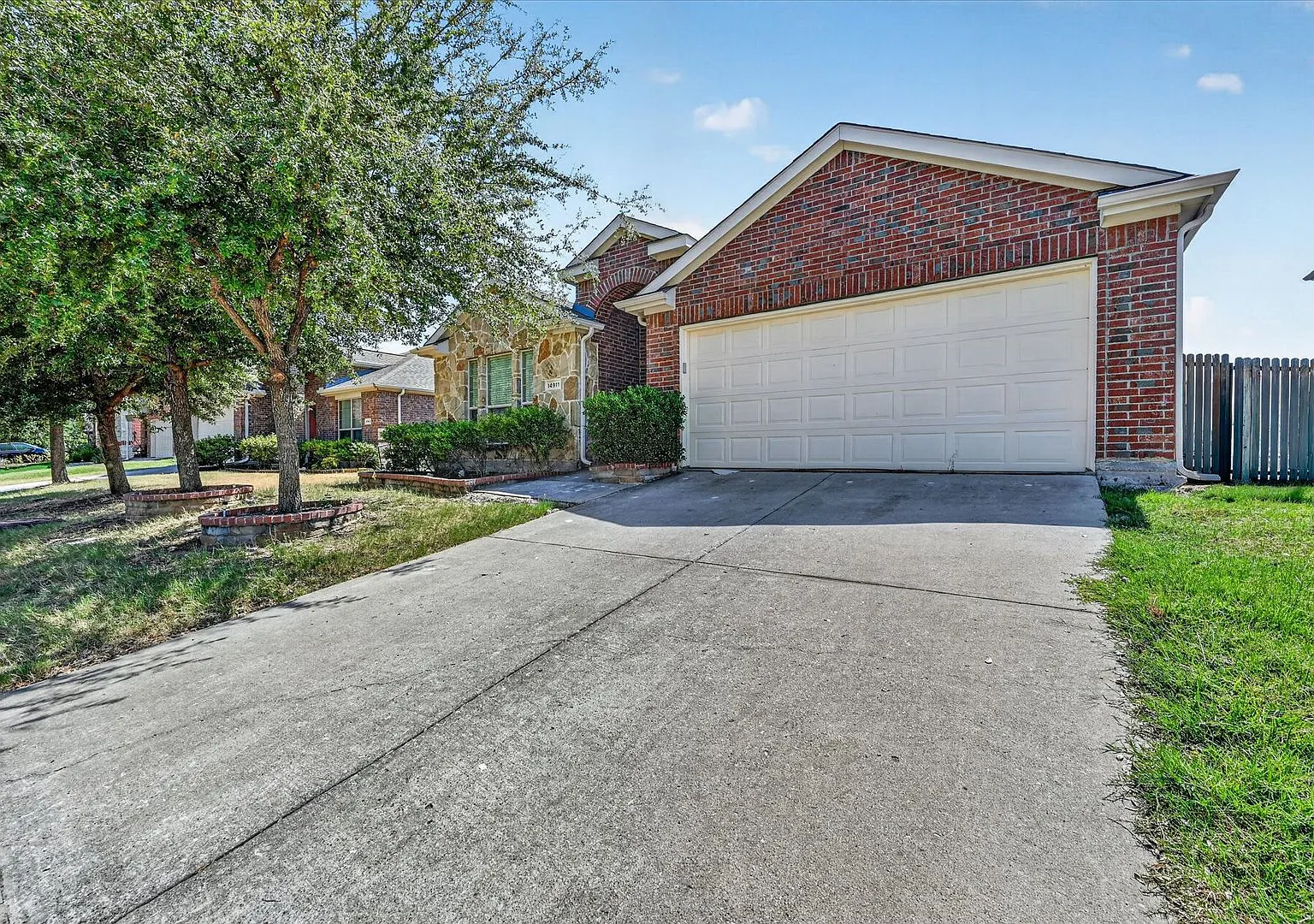 Beautifully maintained, north-facing 3-bedroom, 2-bathroom home in Frisco Ranch! — Photo 2