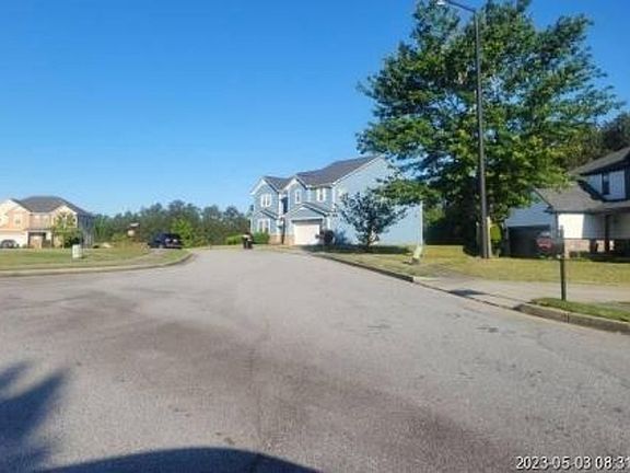 Exterior Neighborhood (street photo)