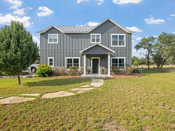 210 Dally Rd, Fredericksburg, TX 78624
