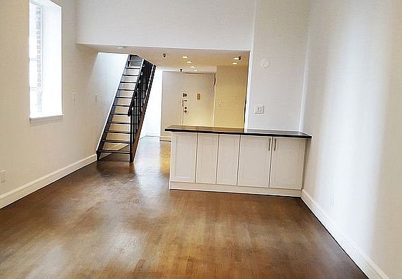 4th image of 66 Pearl St APT 605