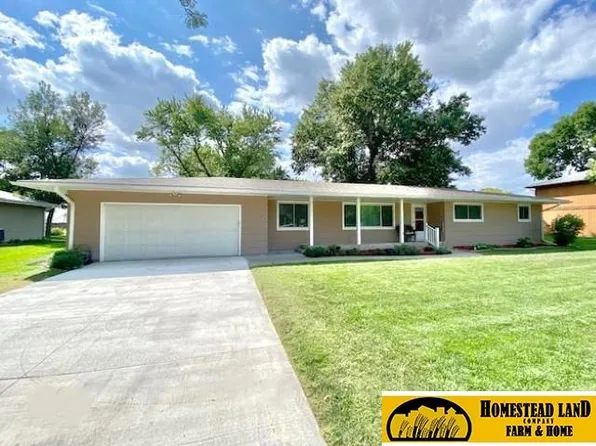 930 20th St, Fairbury, NE 68352