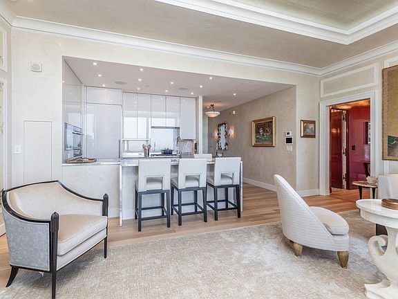 4th image of 1 Dalton St APT 3902