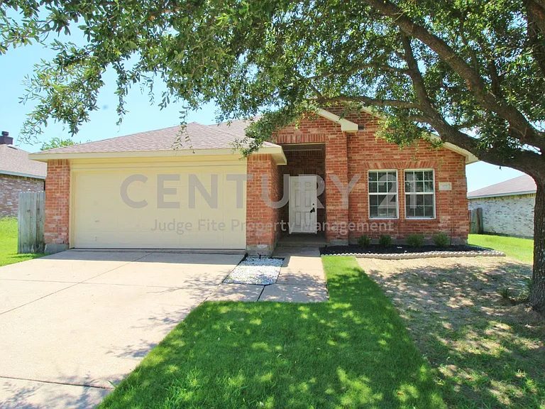 321 Briar Oaks Dr — Photo 1