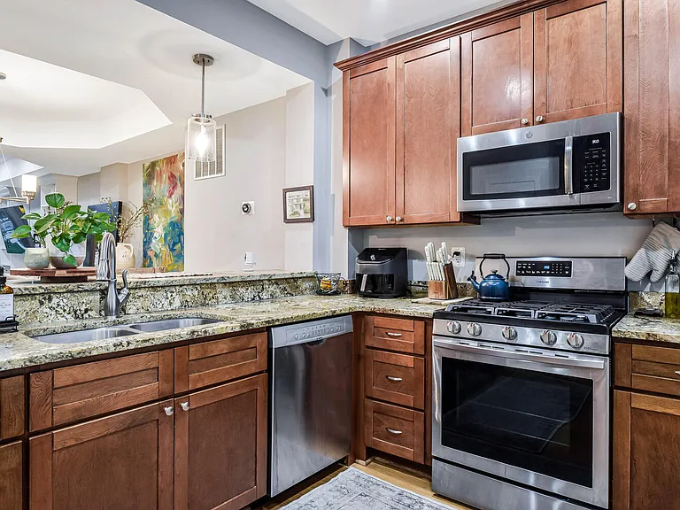 821 Madison St NW — Photo 17