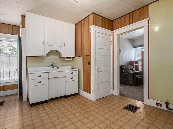4th image of 155 Lacey Ave
