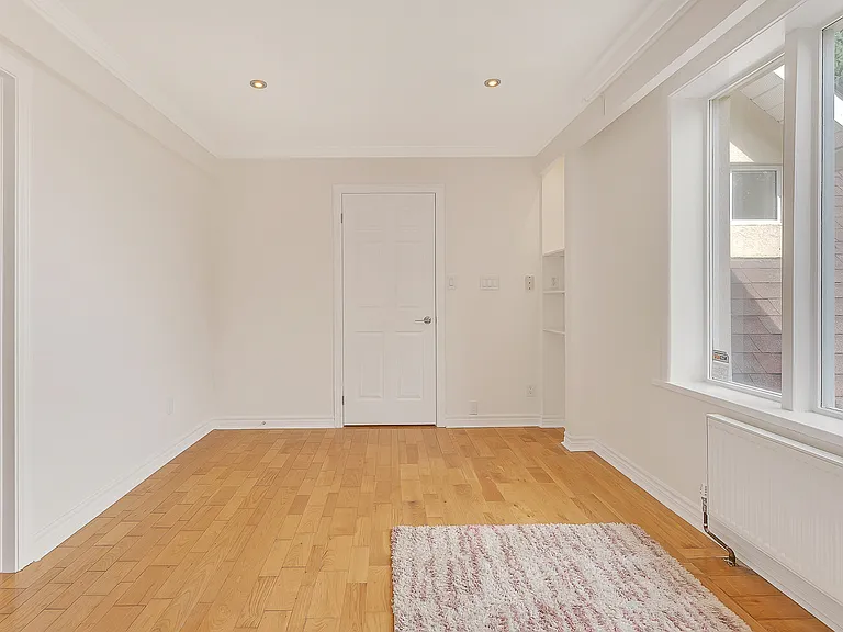1345 Saint James Ave — Photo 13