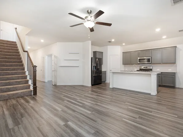 704 Grassland Way, Arlington, TX 76002