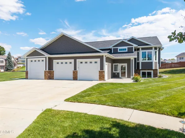 2304 Eastview Pl SE, Mandan, ND 58554