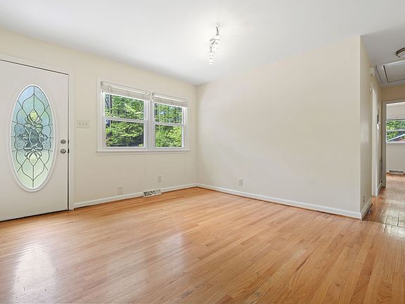 5th image of 708 Tinkerbell Rd