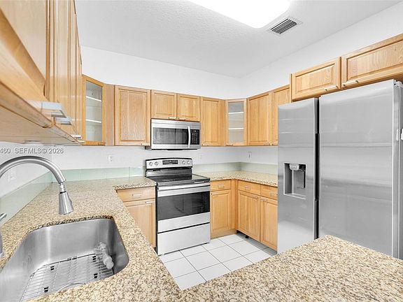 5th image of 1120 Cliffrose St