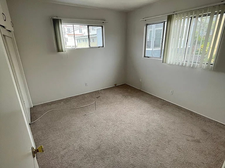 2568 Landis St — Photo 9
