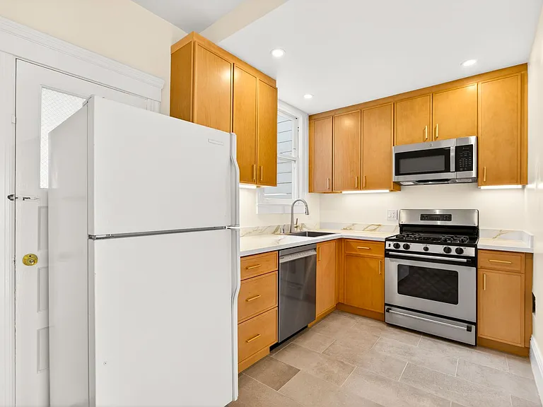1545 Lombard St — Photo 8