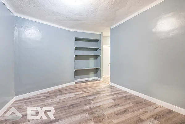 Rented by EXR | media 10