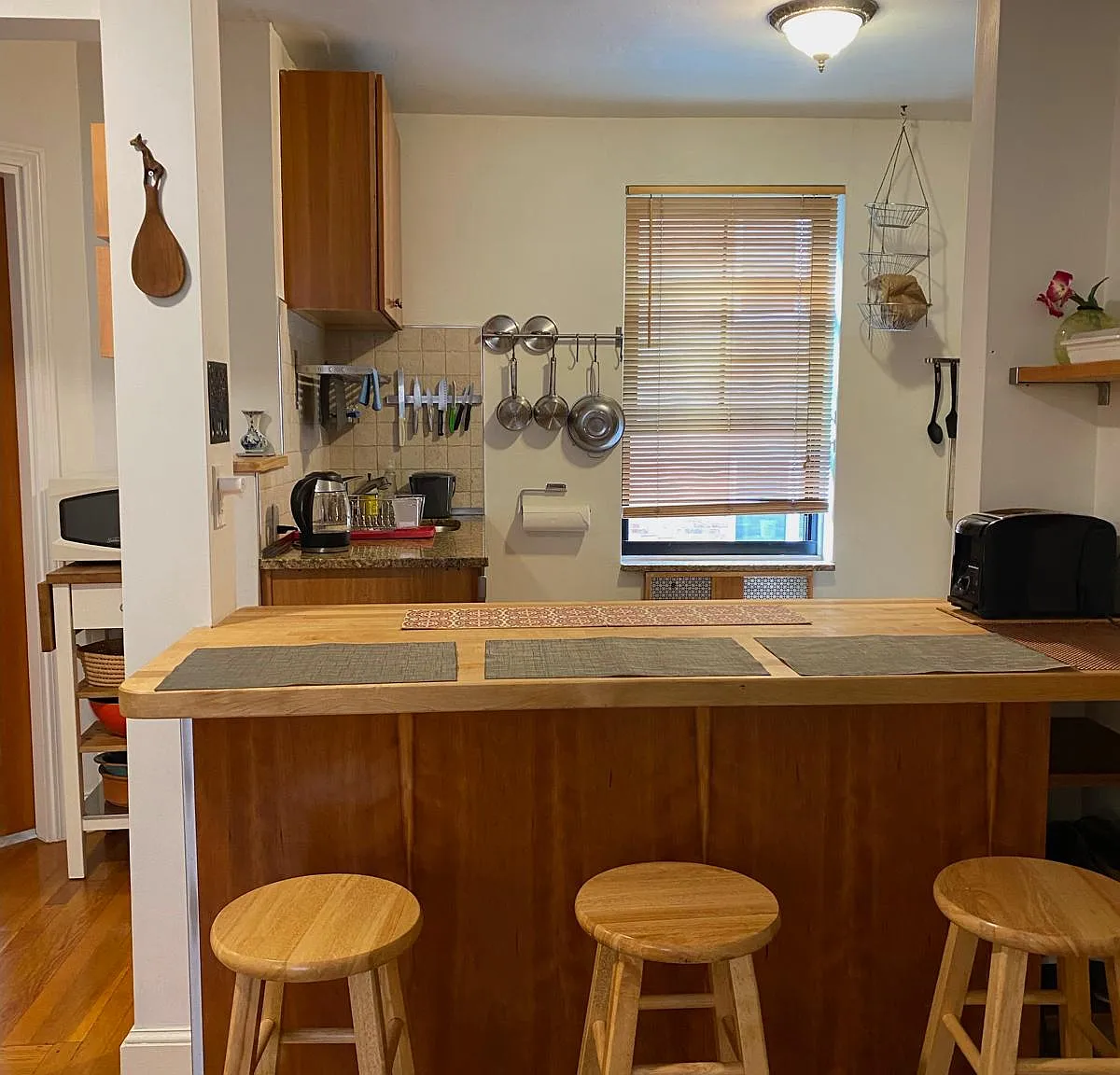 3 bed, 908 sqft, $4,800 — Photo 3