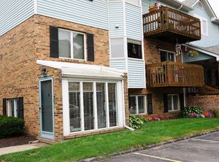 114 Pinewood Dr #15, Plymouth, MI 48170