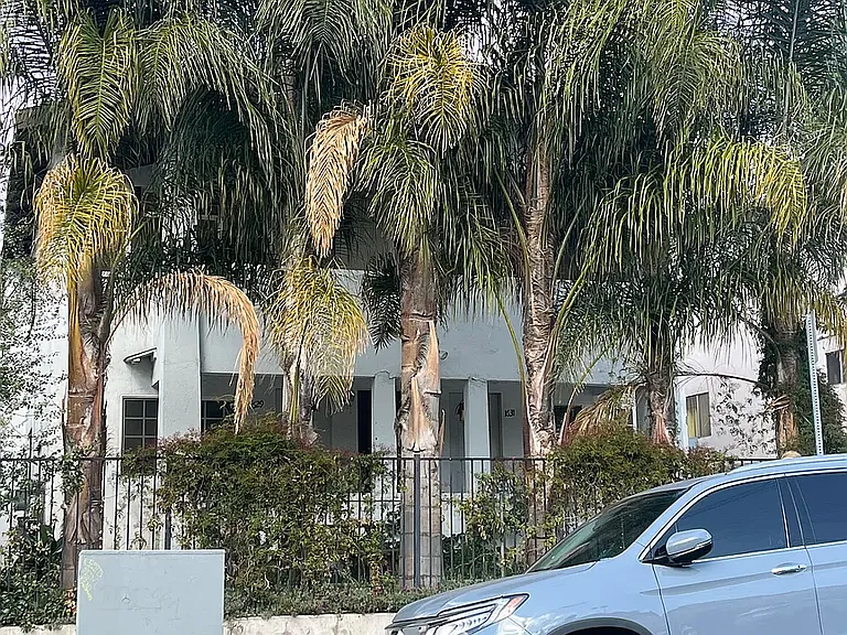 1631 1/2 Morton Ave — Photo 1