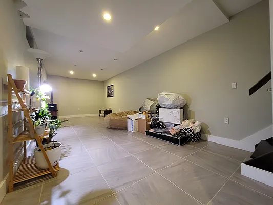 Rented by Lodger Corp | media 28