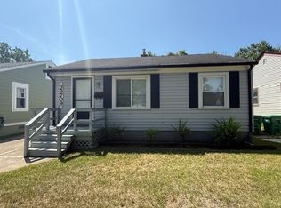 29709 Balmoral St, Garden City, MI 48135
