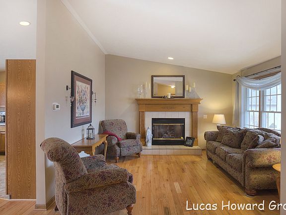 2nd image of 4613 Paramount Dr NE